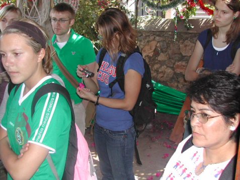 Profesora y estudiantes de "Luther College" visitan Tlamacazapa.